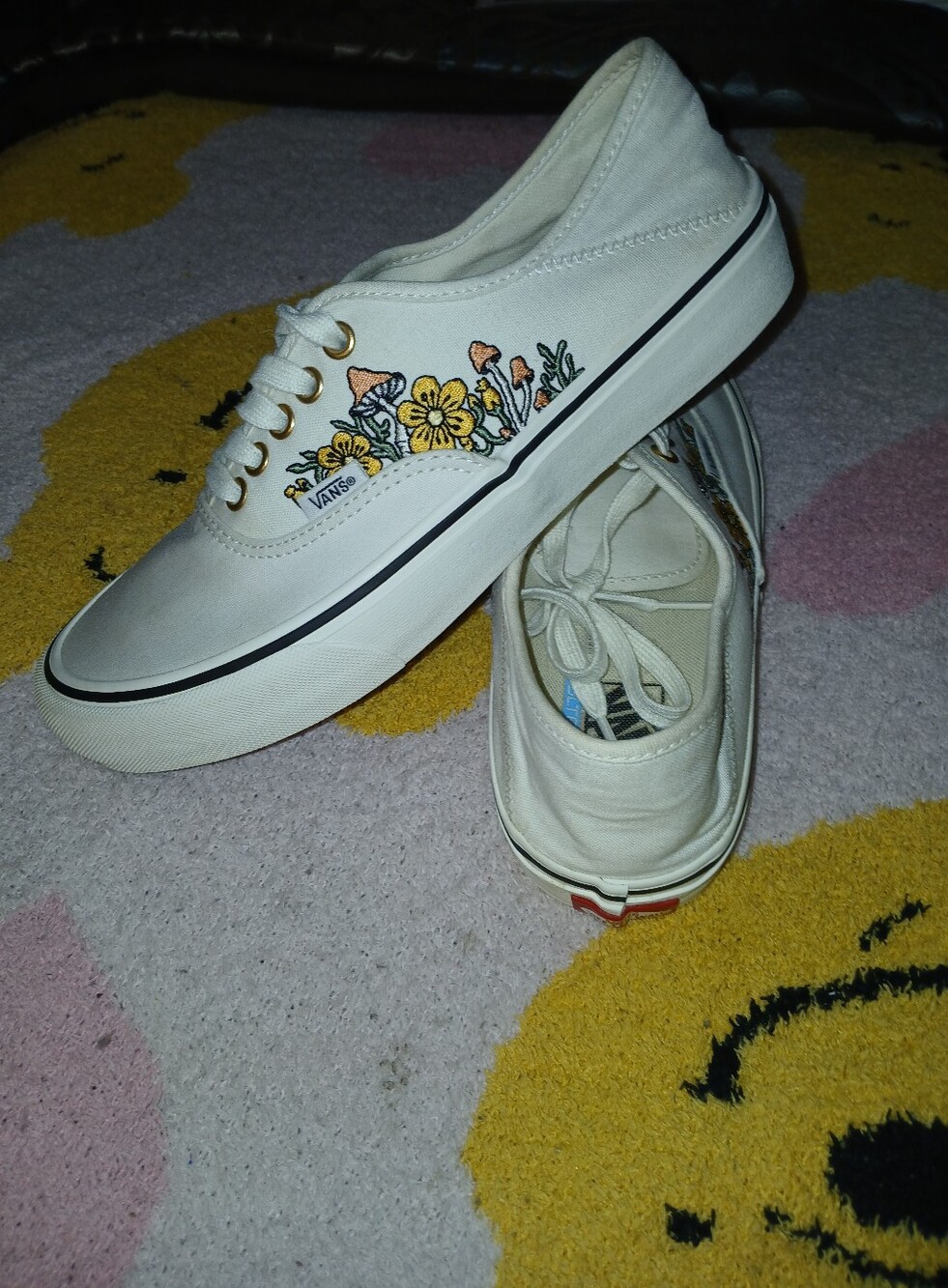 Pre-loved Vans White Low-Top Sneakers with Yellow Floral Embroidery. Worn 1 X. - Picture 5 of 7